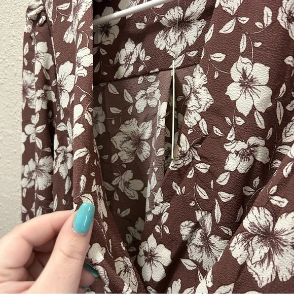2 for 30✨Monteau Los Angeles Brown Floral Blouse - Picture 6 of 7
